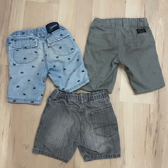 4 pairs of boys 4t-5t shorts - Picture 3 of 3